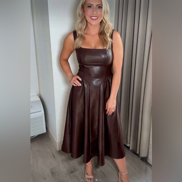 ❤️‍🔥Firm Price❤️‍🔥Wayf Chocolate Brown Midi Dress - Picture 4 of 10